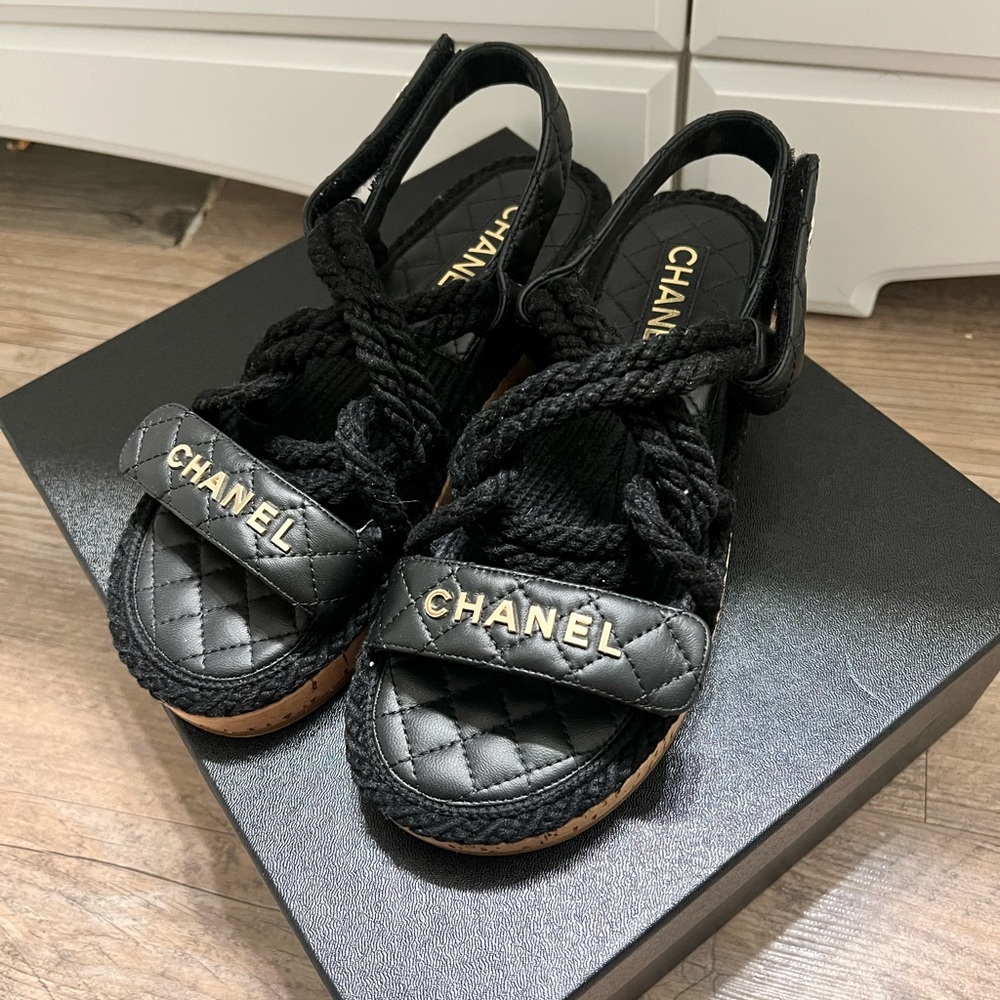 Chanel Lambskin Quilted Logo Sandals (BLACK)